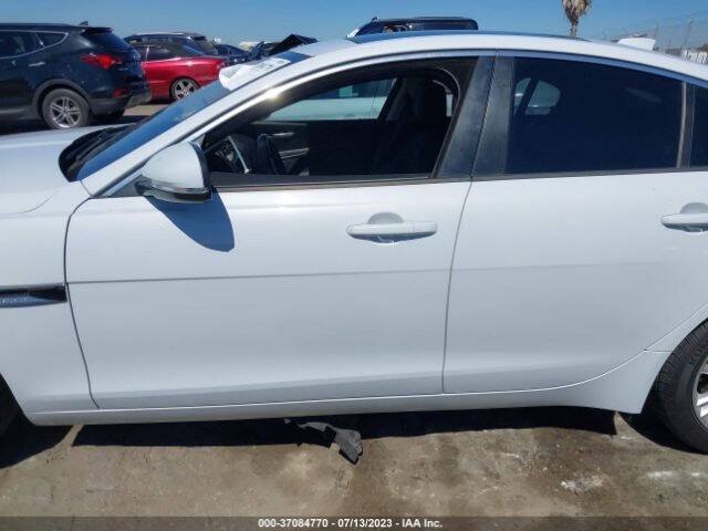 Used 2017 Jaguar XE Premium RWD image 19
