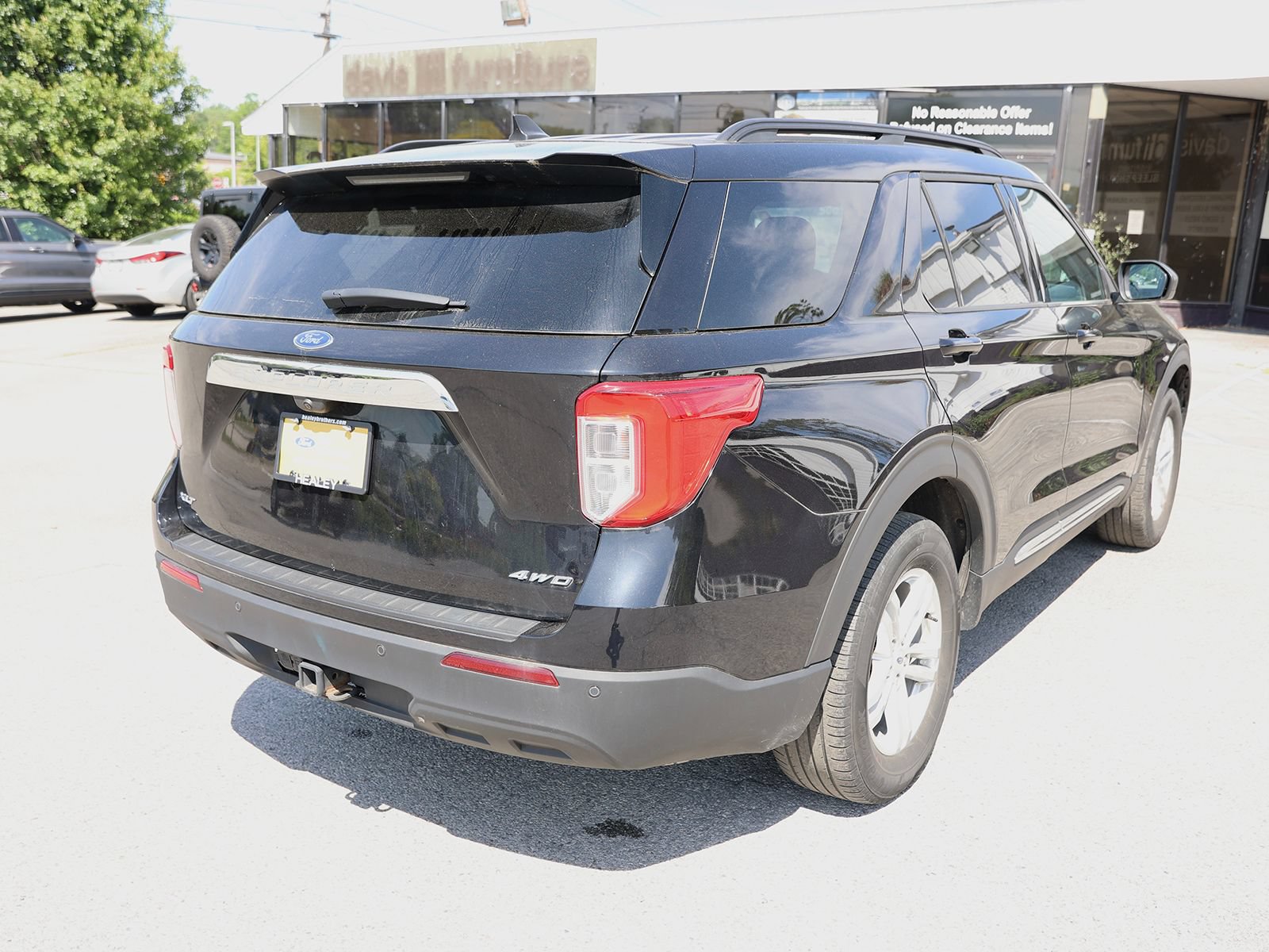 Used 2023 Ford Explorer XLT w/ Class IV Trailer Tow Package AWD/4WD image 7