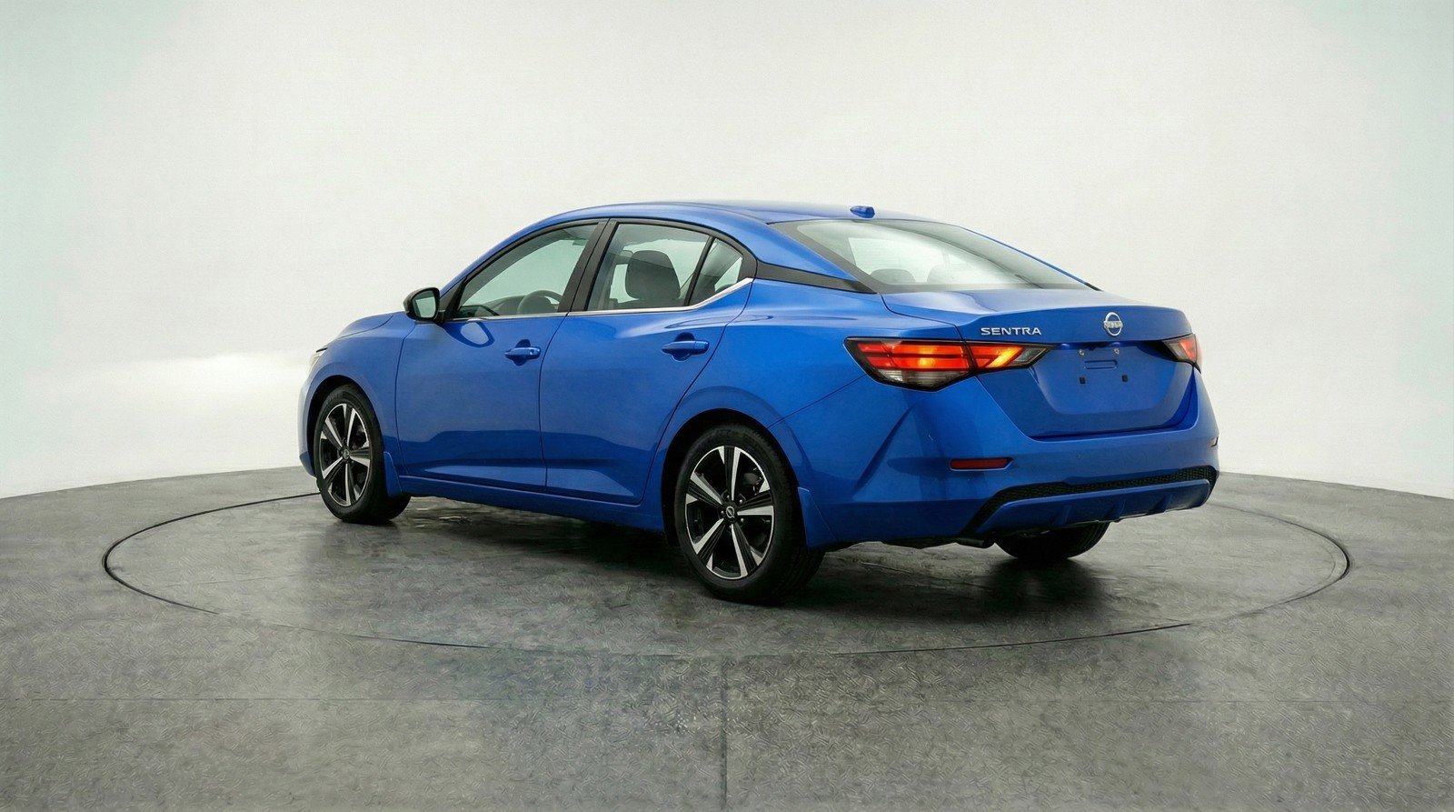 Used 2025 Nissan Sentra SV image 6