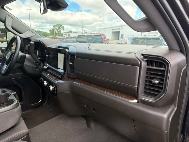 Used 2024 GMC Sierra 2500 SLE AWD/4WD image 5