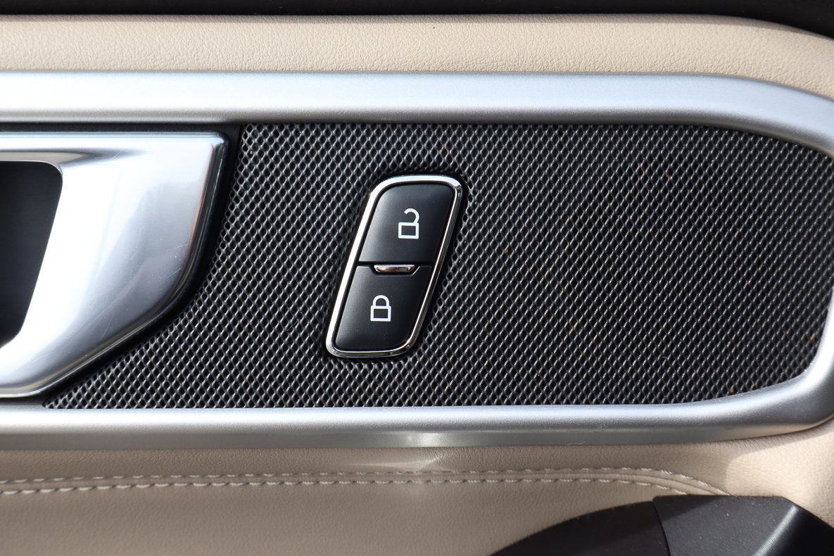 Used 2020 Ford Explorer XLT w/ Equipment Group 202A image 15