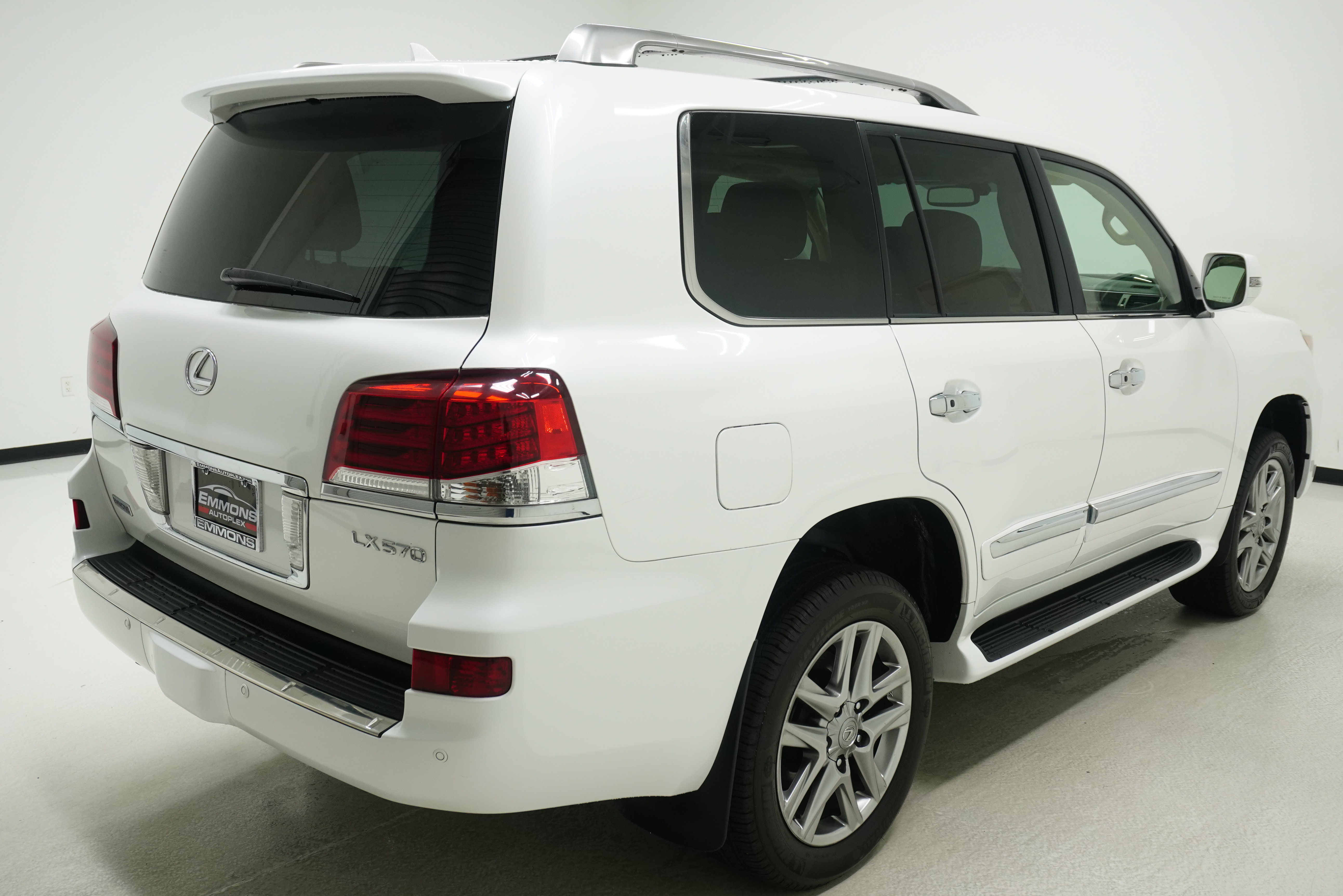 Used 2013 Lexus LX 570 4WD w/ Luxury Pkg w/Pre-crash image 4