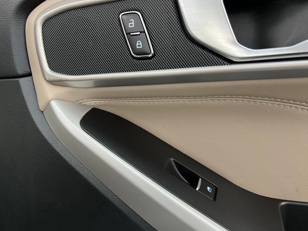 Used 2024 Ford Explorer XLT w/ Equipment Group 202A image 28