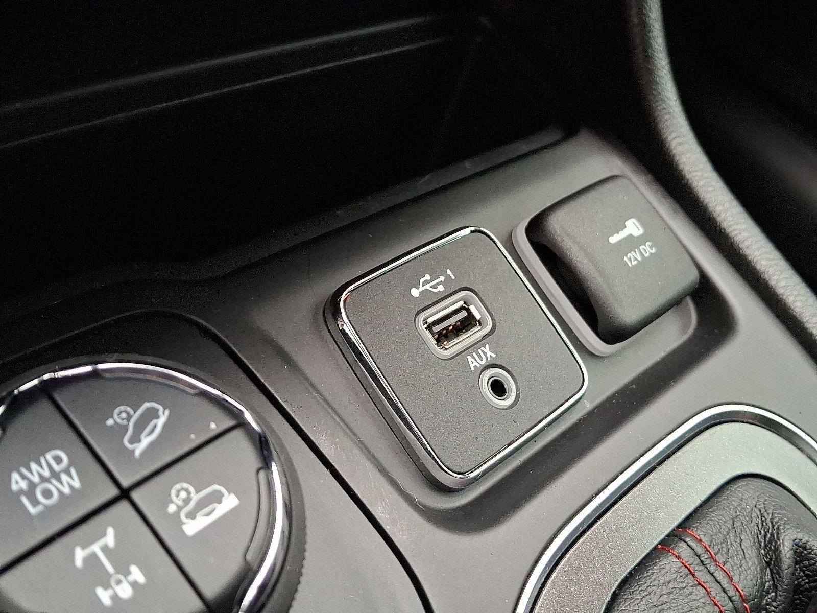 Certified 2020 Jeep Cherokee Trailhawk w/ Cold Weather Group image 25