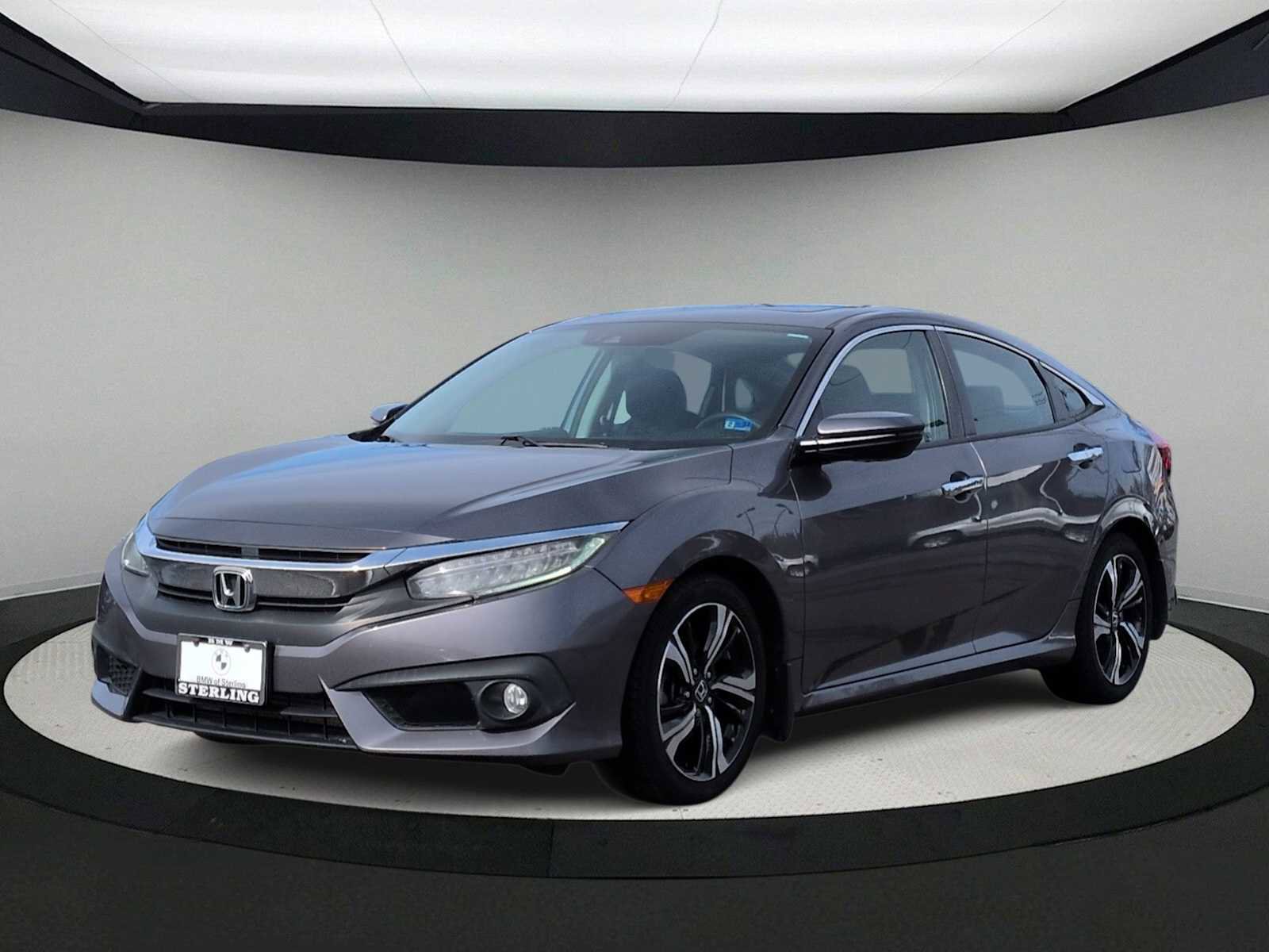 Used 2017 Honda Civic Touring image 4
