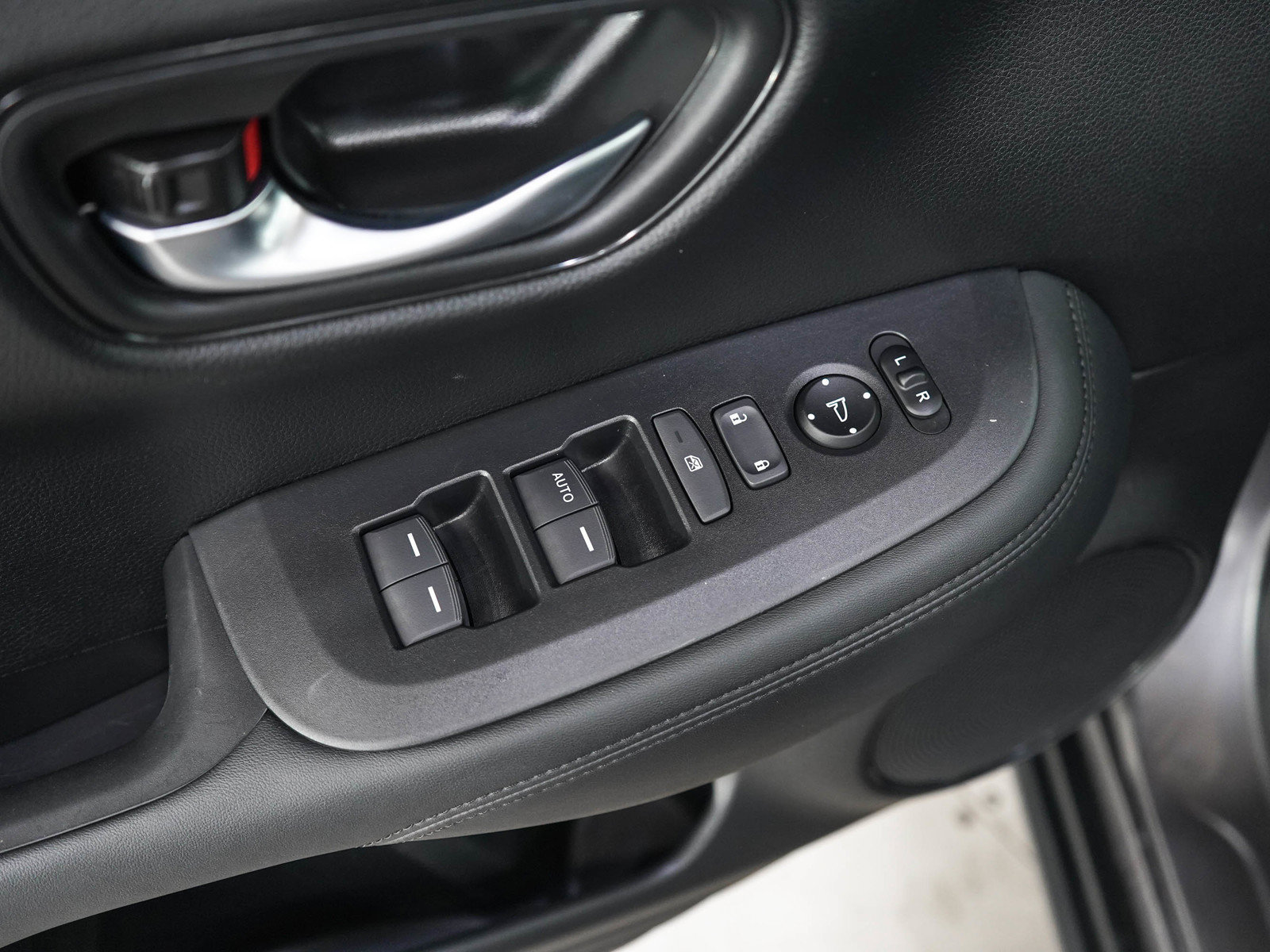 Used 2024 Honda HR-V LX image 19