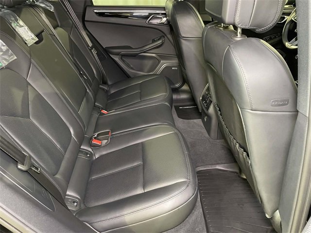 Used 2025 Porsche Macan image 22