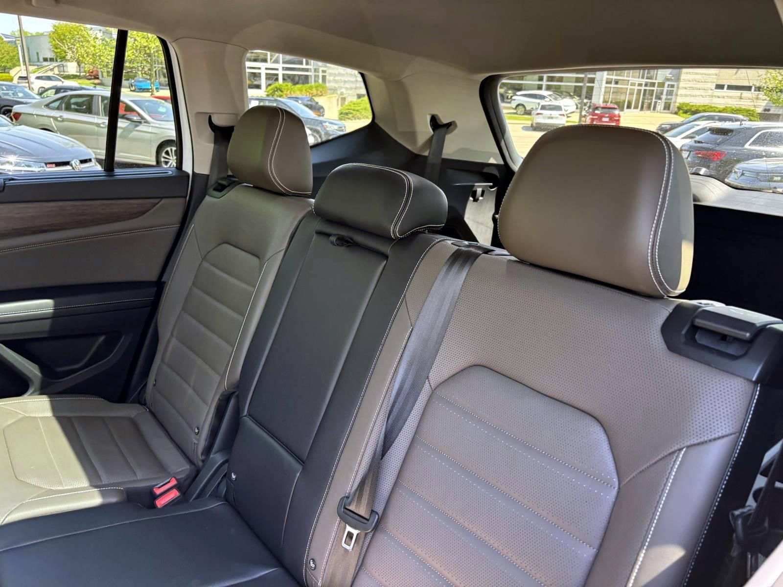 Used 2024 Volkswagen Atlas SEL AWD/4WD image 25