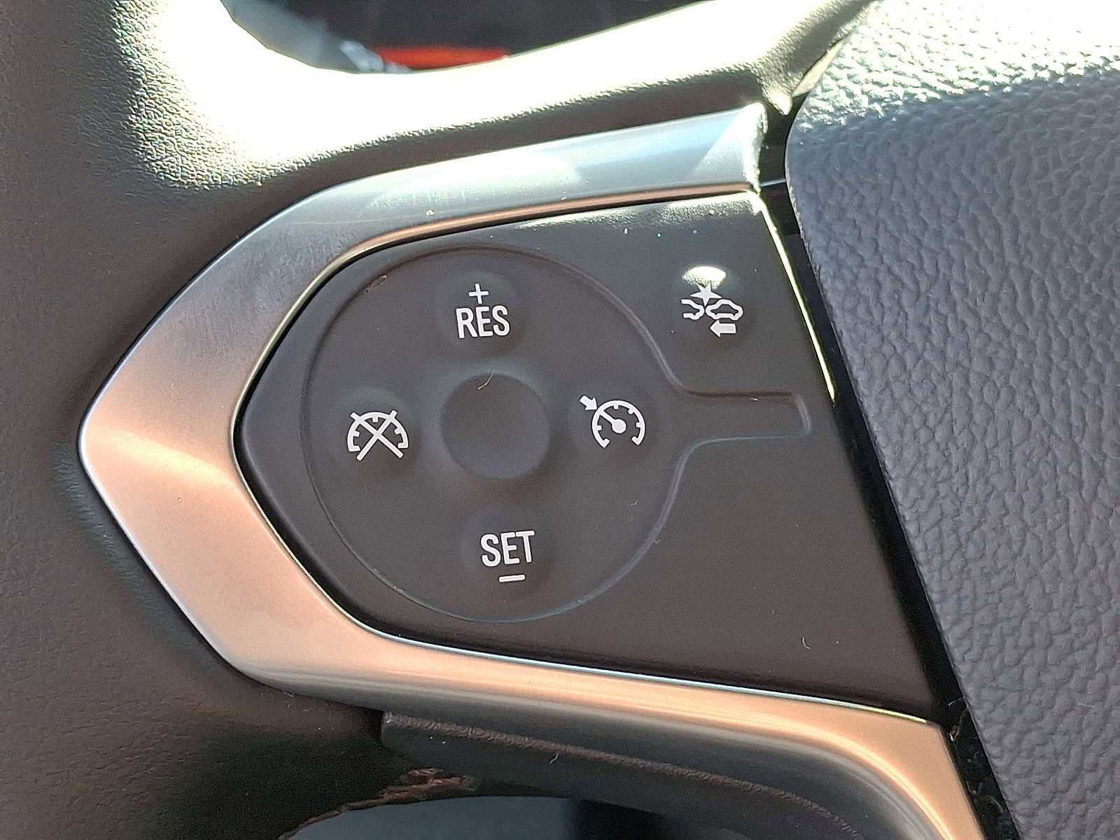 Used 2023 Chevrolet Traverse LT AWD/4WD image 21