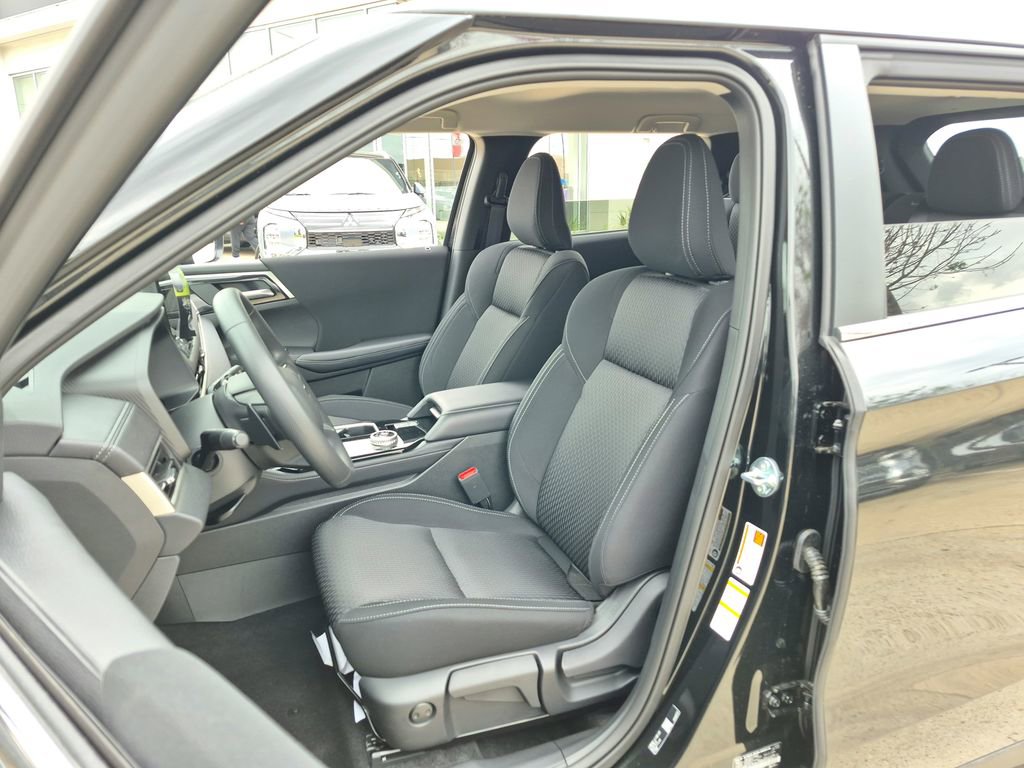 New 2026 Mitsubishi Outlander ES image 10