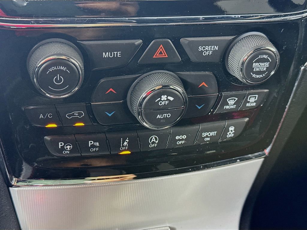 Used 2019 Jeep Grand Cherokee Trailhawk w/ Trailhawk Luxury Group AWD/4WD image 18