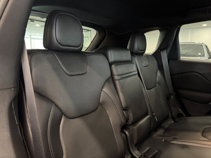 Used 2019 Jeep Cherokee High Altitude image 26