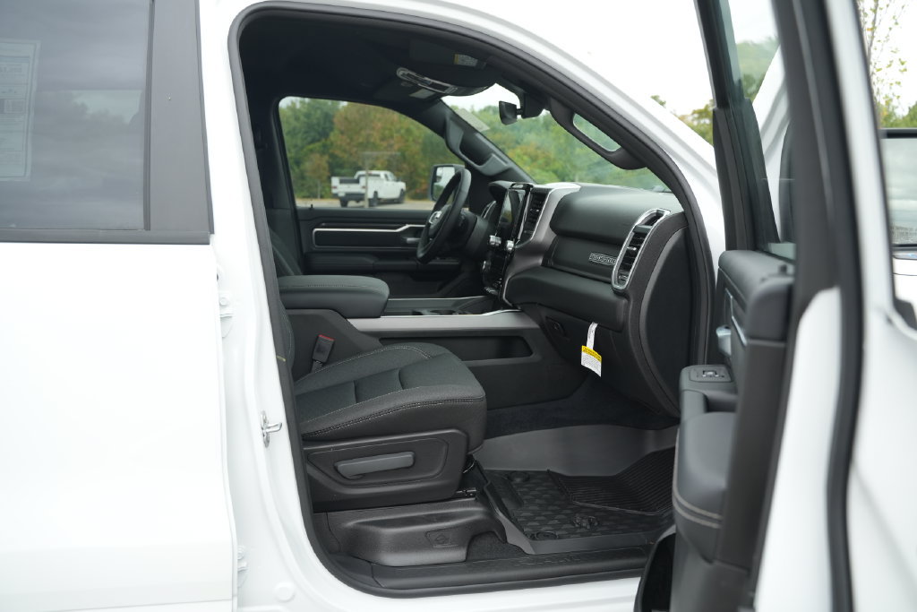 New 2026 RAM 1500 Big Horn AWD/4WD image 16