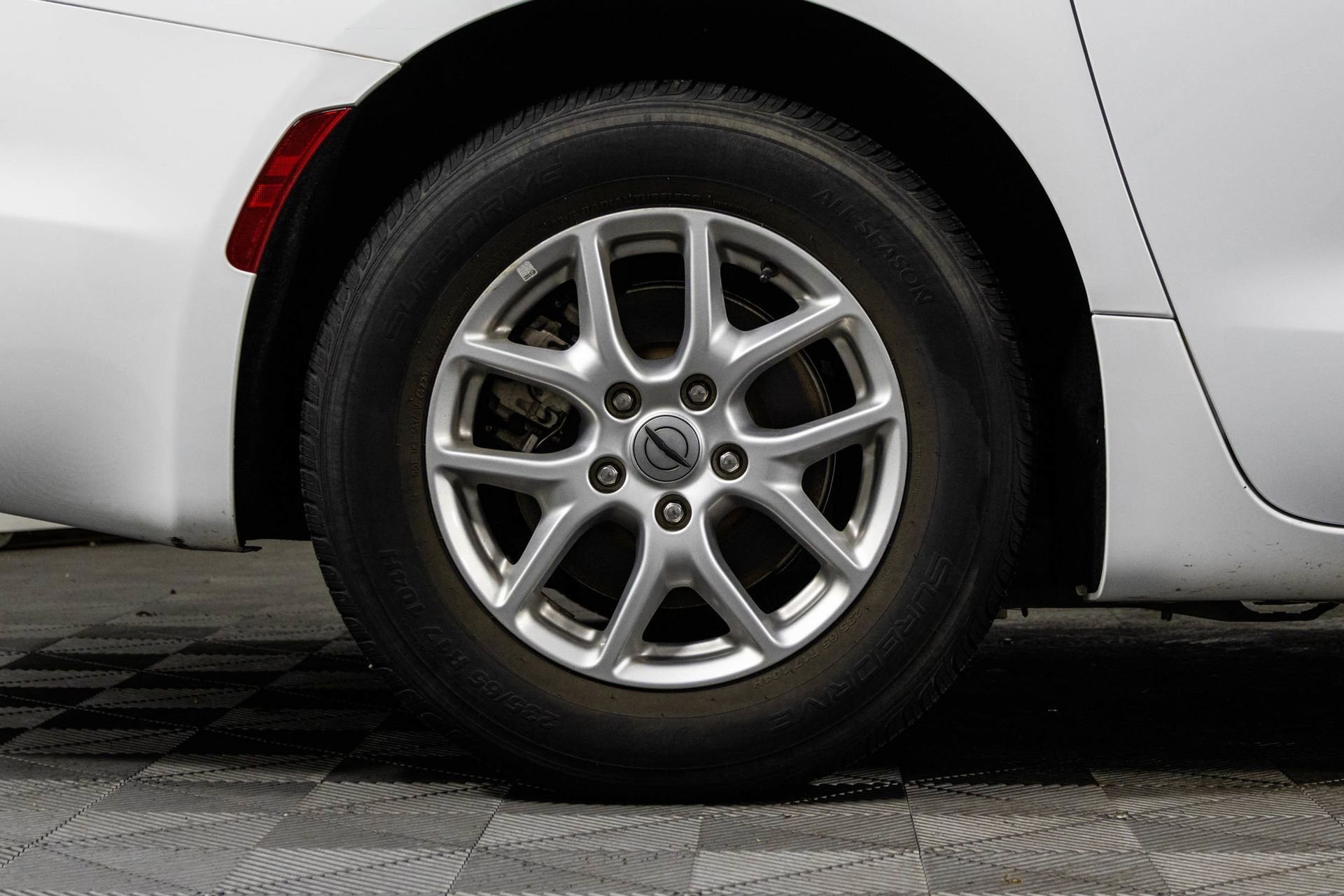 Used 2023 Chrysler Pacifica Touring-L image 38