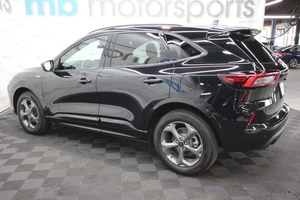 Used 2023 Ford Escape ST-Line w/ Tech Pack #1 AWD/4WD image 3
