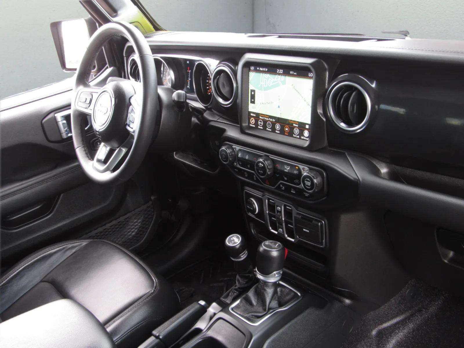 Used 2023 Jeep Wrangler Unlimited Sahara AWD/4WD image 9