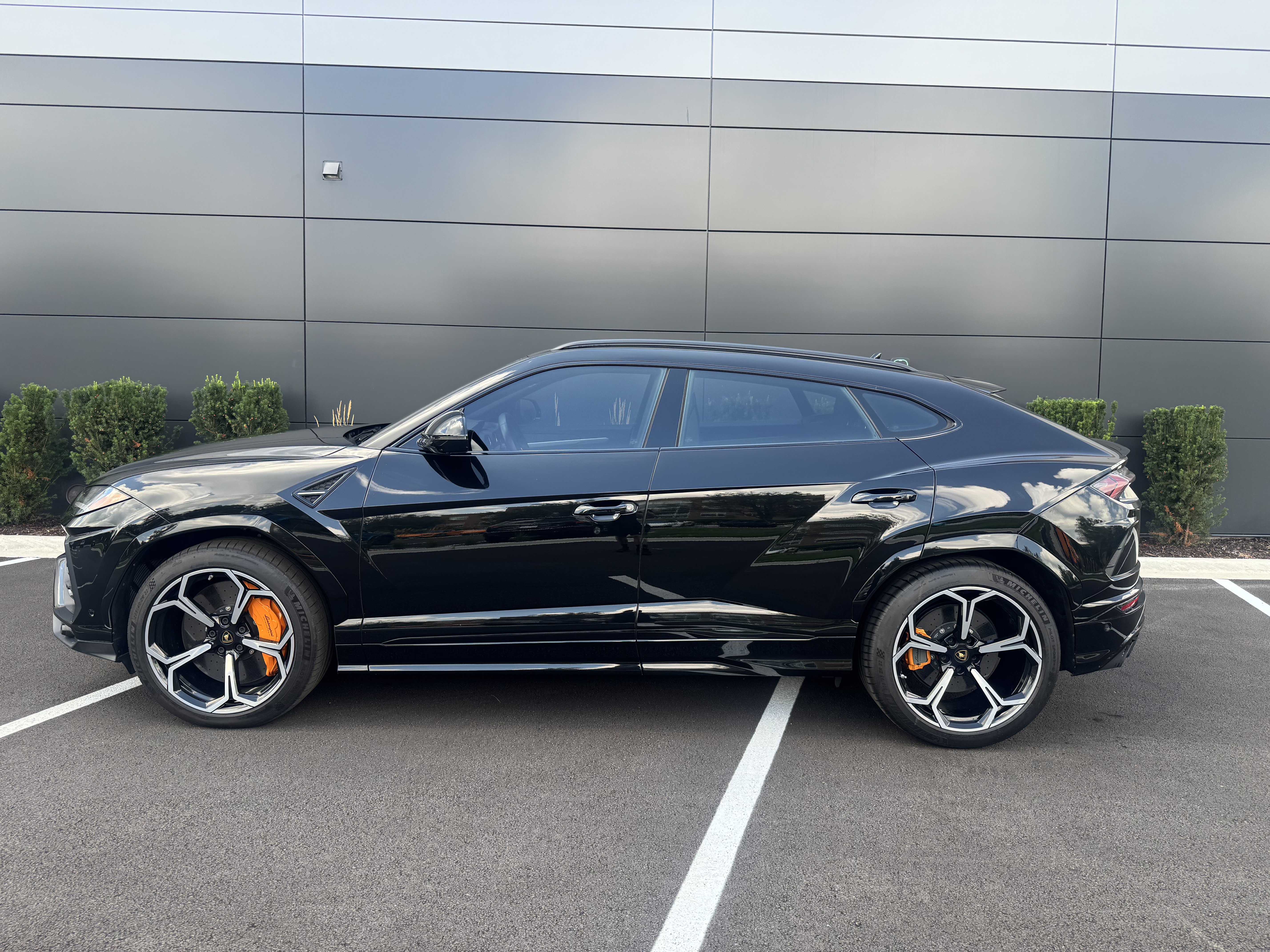 Used 2020 Lamborghini Urus AWD/4WD image 1