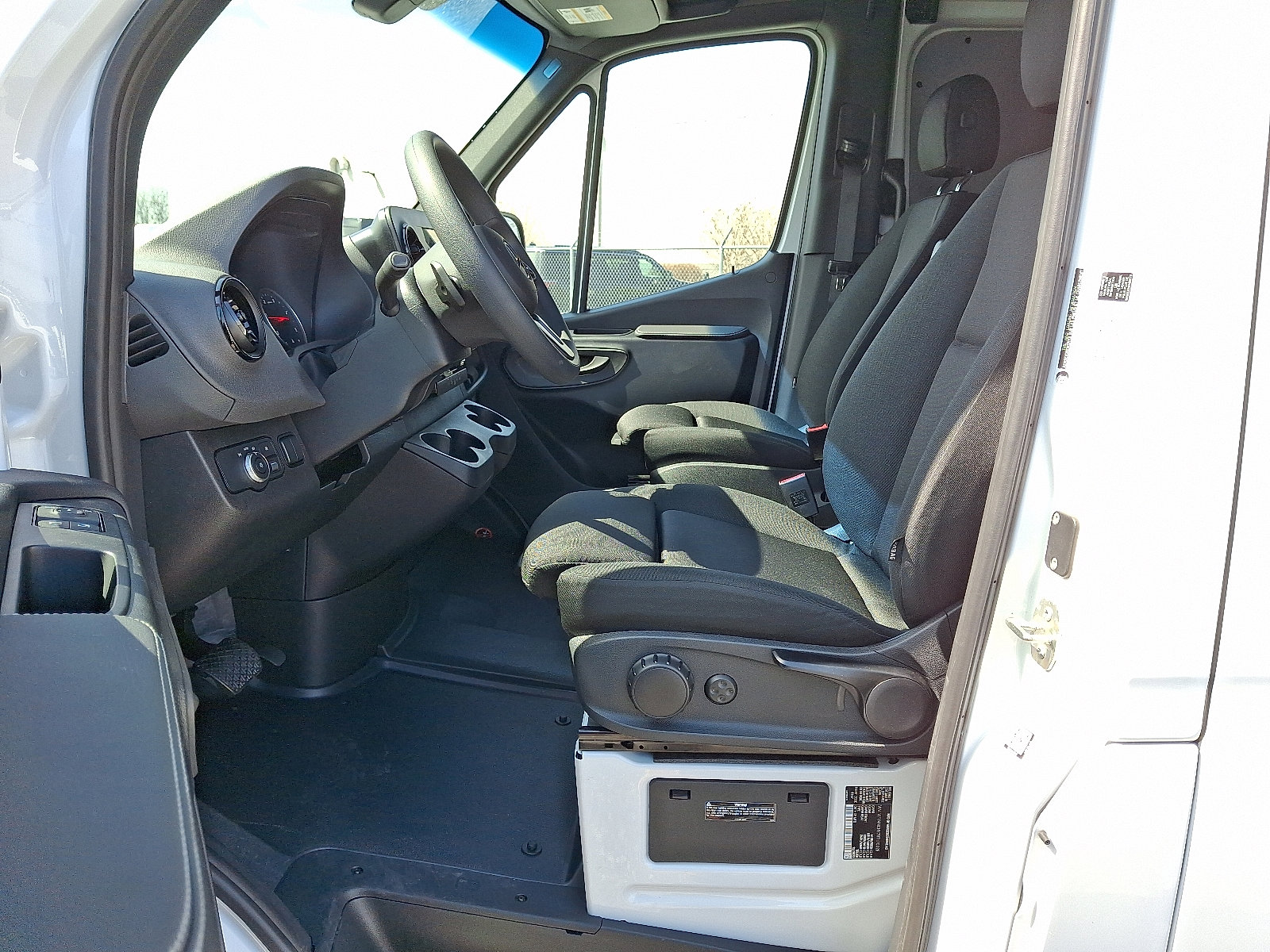 Used 2024 Mercedes-Benz Sprinter 2500 image 12