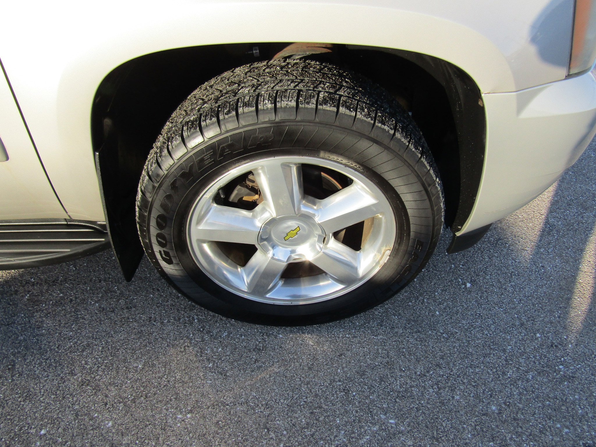 Used 2009 Chevrolet Tahoe LTZ AWD/4WD image 12
