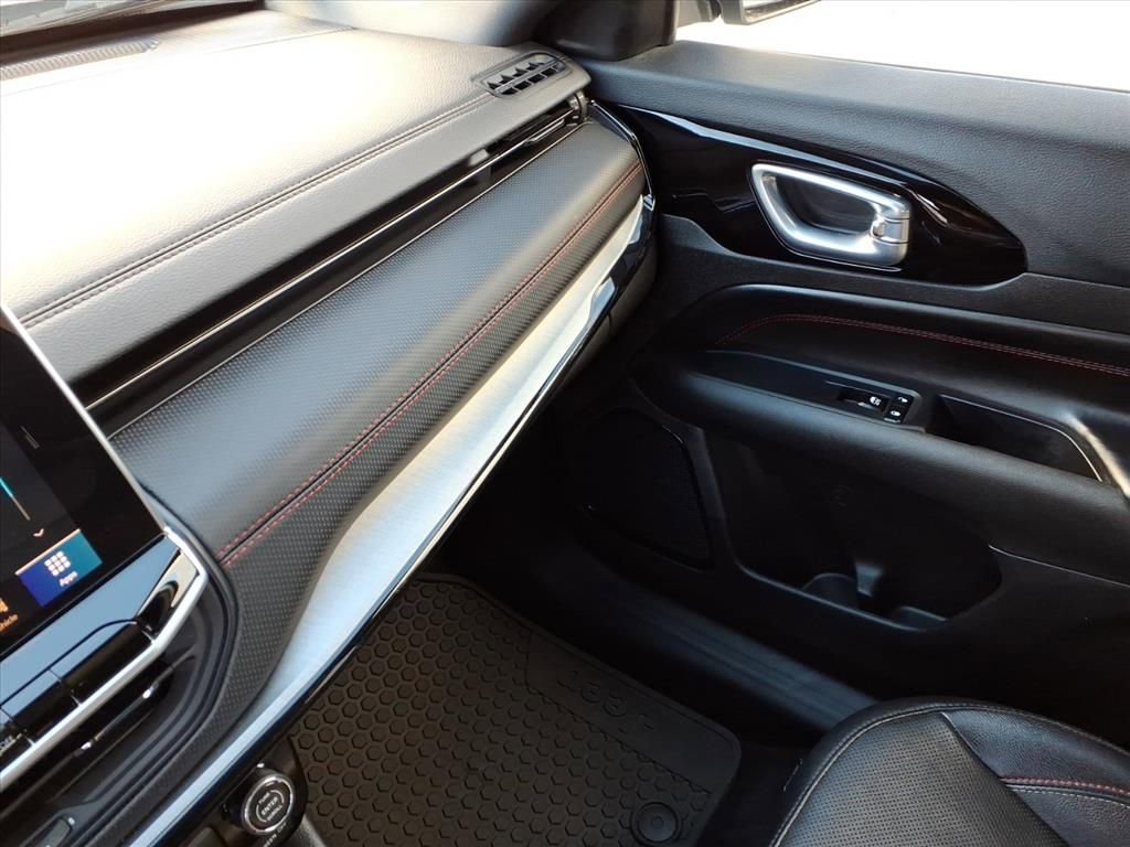 Used 2025 Jeep Compass Trailhawk w/ Trailhawk Elite Group image 31