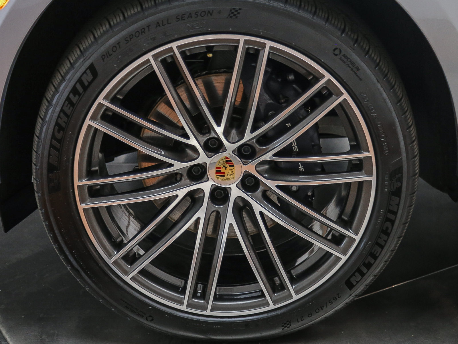 Certified 2026 Porsche Macan AWD/4WD image 13