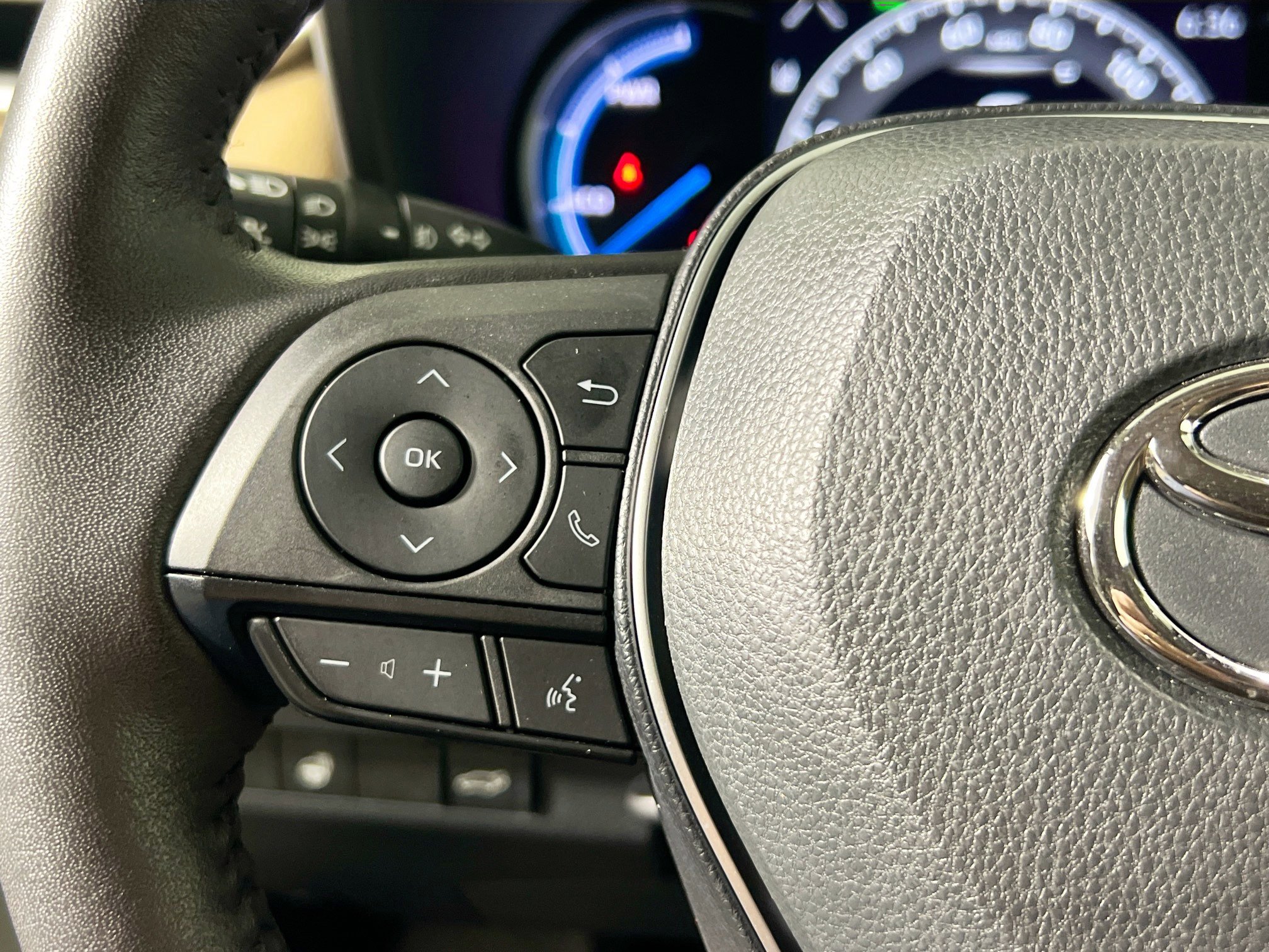 Used 2023 Toyota RAV4 XLE Premium image 18