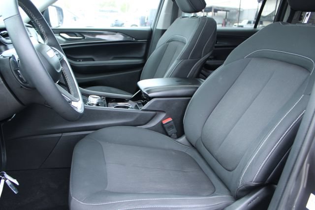 Used 2023 Jeep Grand Cherokee L Laredo w/ Luxury Tech Group I RWD image 34