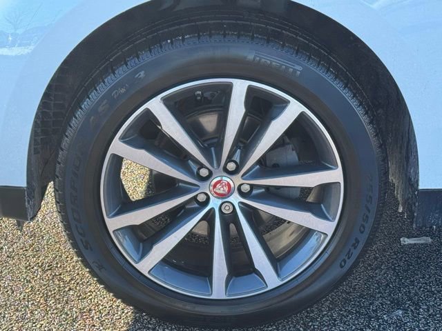 Used 2019 Jaguar F-PACE Prestige image 3