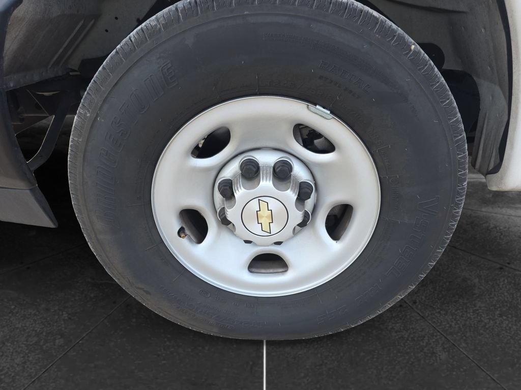 Used 2025 Chevrolet Express 3500 LS RWD image 9