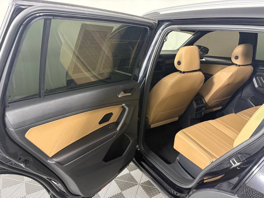 Used 2022 Volkswagen Tiguan SE w/ Panoramic Sunroof Package AWD/4WD image 29