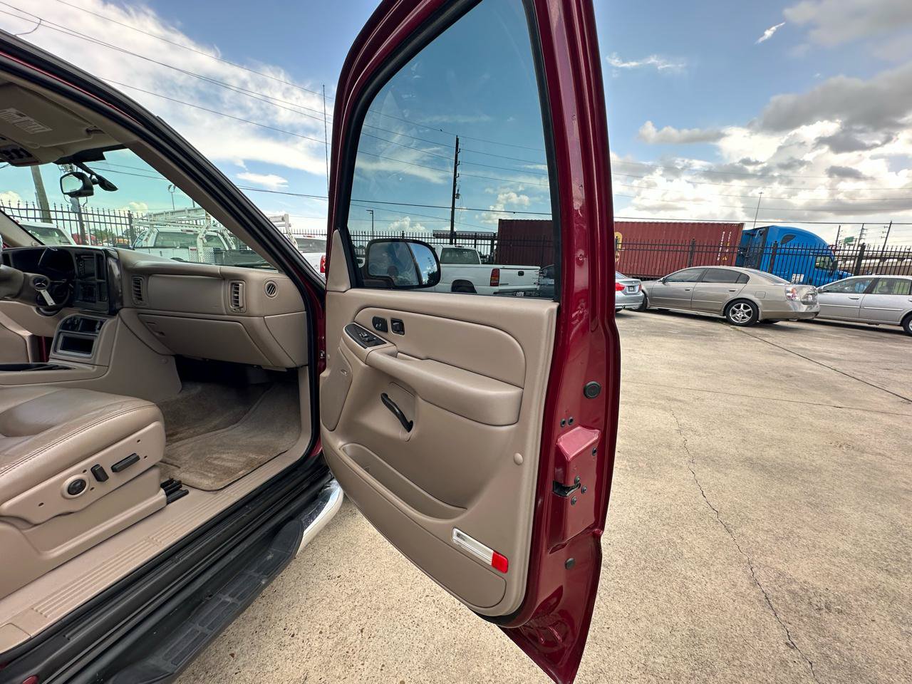 Used 2006 Chevrolet Suburban LTZ w/ Preferred Equipment Group AWD/4WD image 54