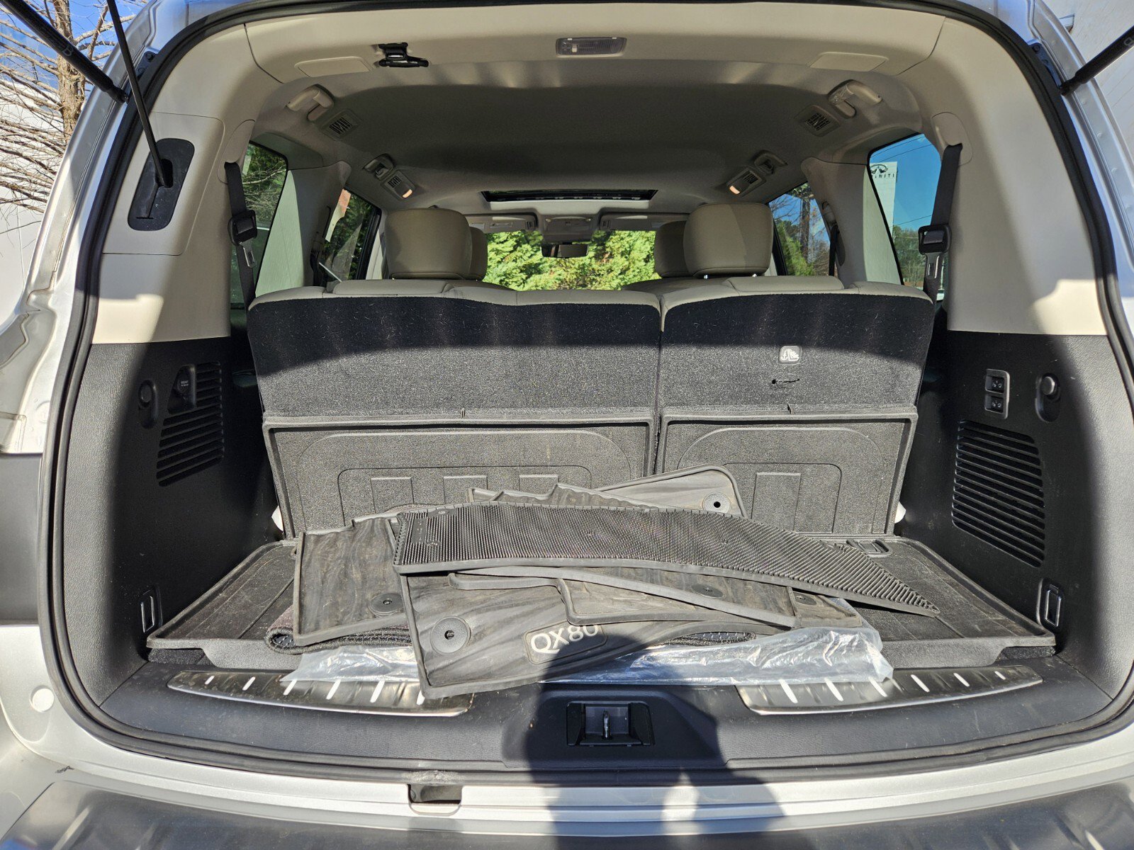 Used 2023 INFINITI QX80 Premium Select w/ All-Season Package image 32