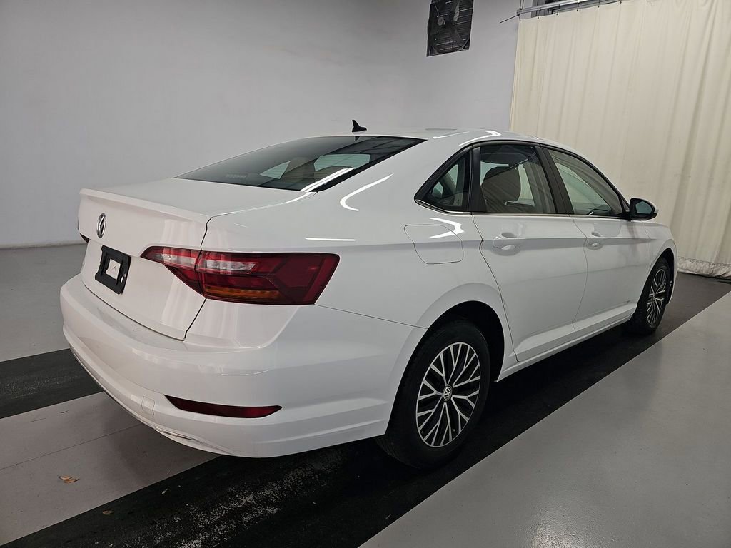 Used 2019 Volkswagen Jetta SE w/ Cold Weather Package image 2