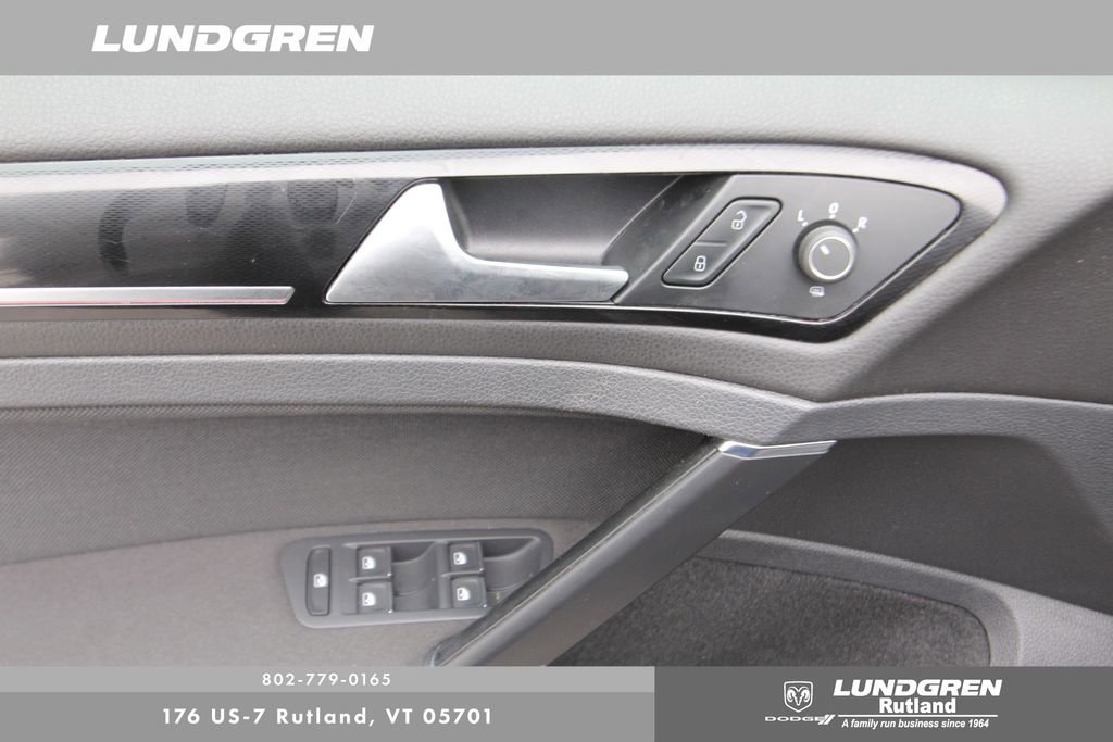 Used 2017 Volkswagen Golf 4-Door image 13