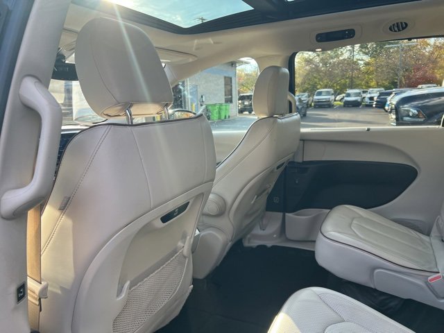 Used 2020 Chrysler Pacifica Limited image 19