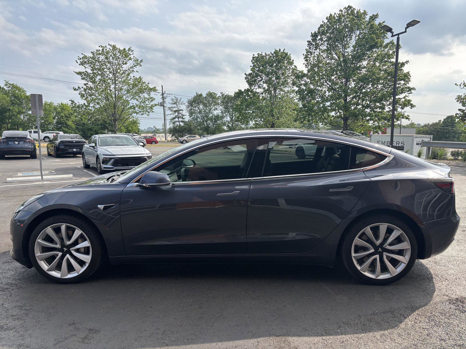 Used 2018 Tesla Model 3 Long Range RWD image 5