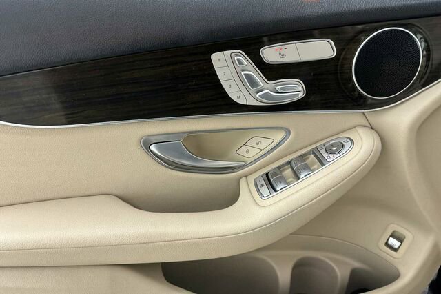 Used 2016 Mercedes-Benz GLC 300 4MATIC image 11