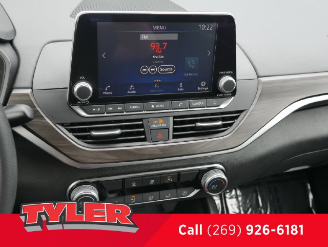 Used 2025 Nissan Altima 2.5 SV FWD image 41