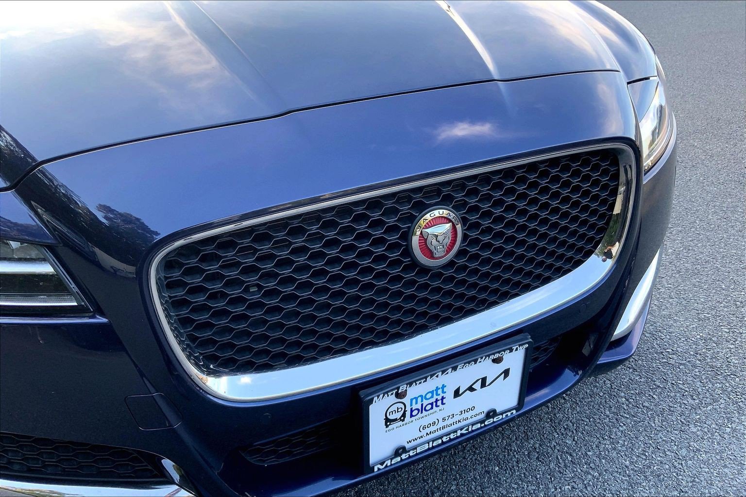 Used 2018 Jaguar XF Premium AWD/4WD image 32