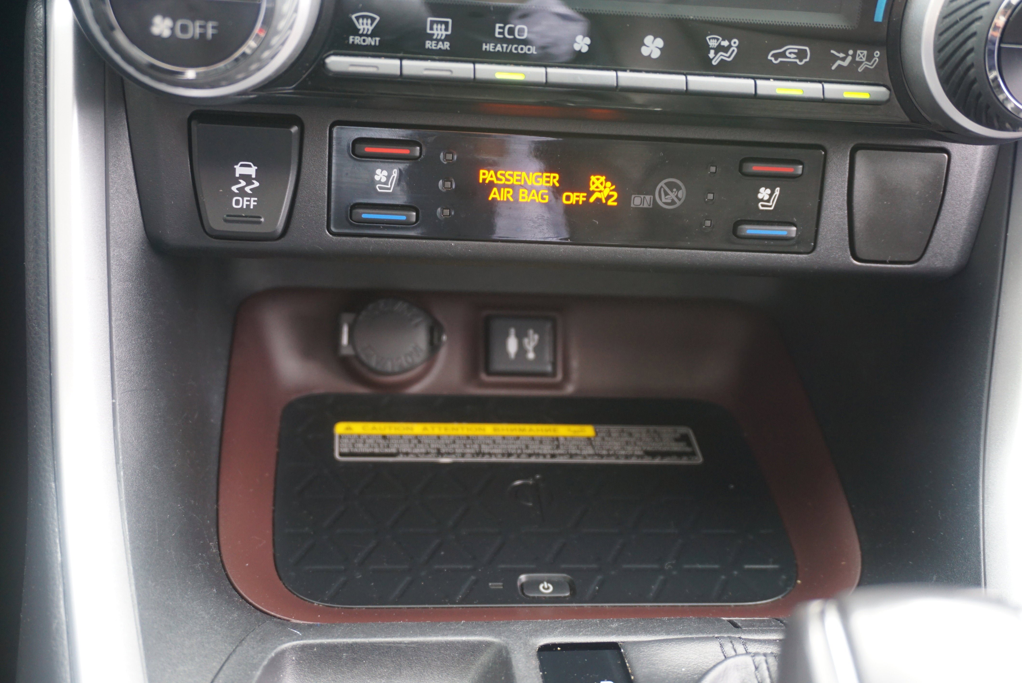 Used 2019 Toyota RAV4 Limited w/ Advanced Technology Package AWD/4WD image 14