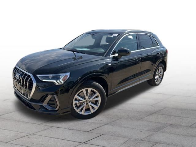 Used 2024 Audi Q3 2.0T Premium w/ Convenience Package image 3