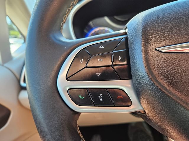 Used 2024 Chrysler Pacifica Touring-L FWD image 35