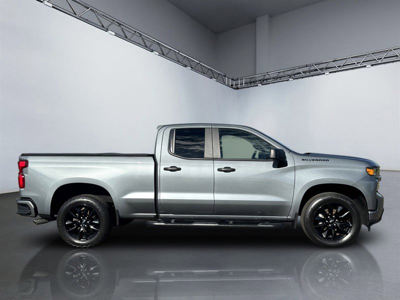 Used 2019 Chevrolet Silverado 1500 Custom w/ Custom Value Package AWD/4WD image 3