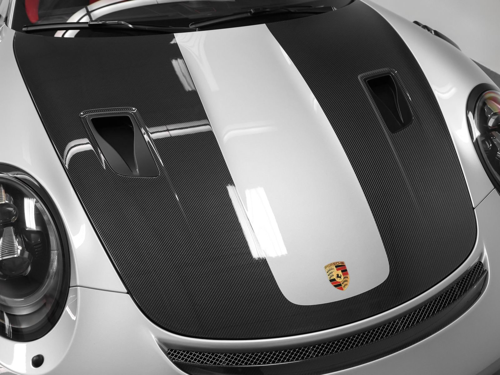 Certified 2018 Porsche 911 GT2 RS RWD image 33