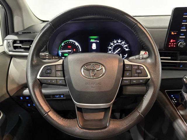 Used 2024 Toyota Sienna XLE FWD image 16
