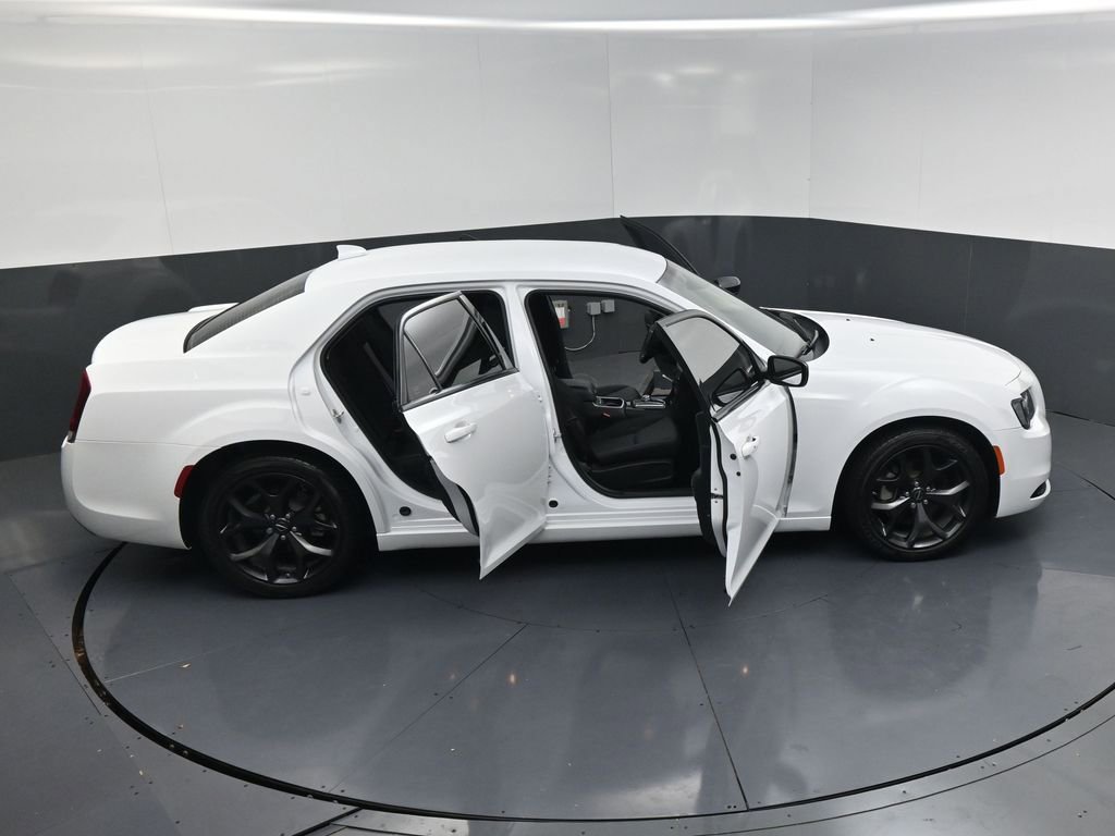 Used 2023 Chrysler 300 Touring w/ Sport Appearance Package image 23