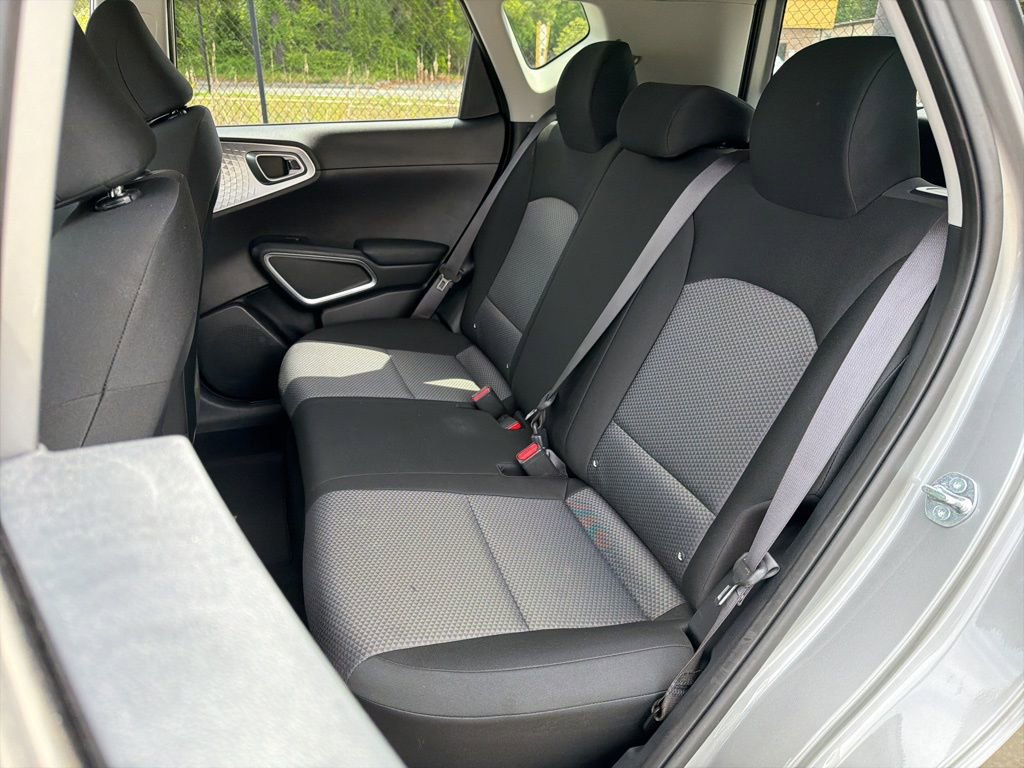 Used 2025 Kia Soul LX w/ LX Technology Package FWD image 18