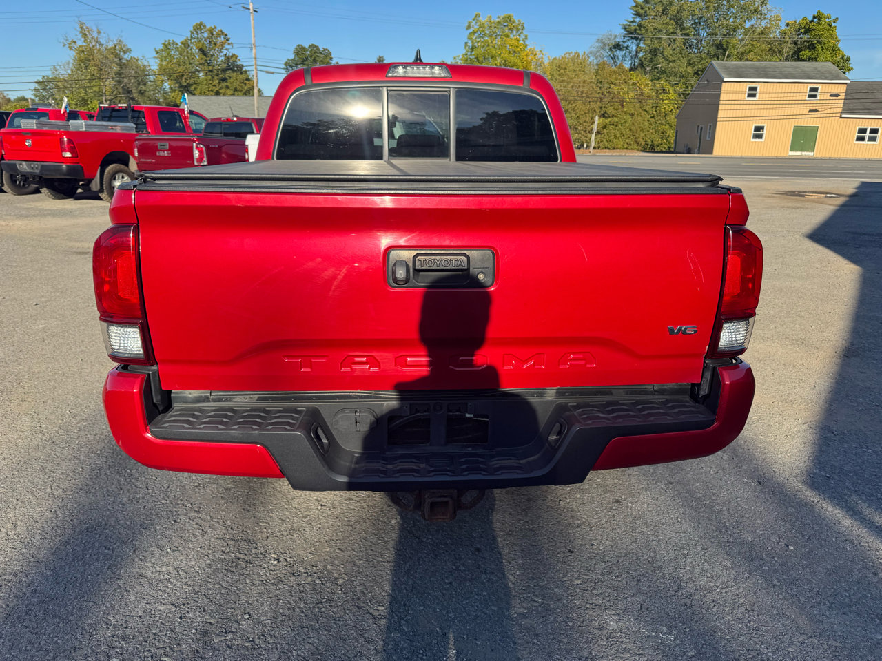 Used 2016 Toyota Tacoma TRD Sport image 5