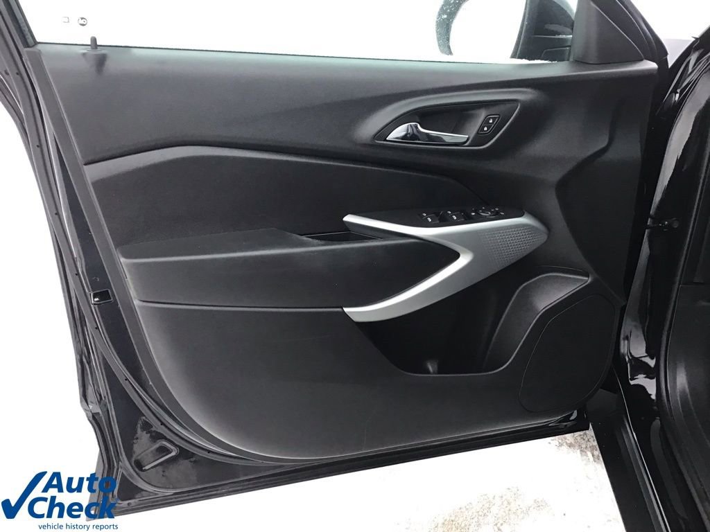 Used 2024 Chevrolet Trax RS w/ Driver Confidence Package image 24