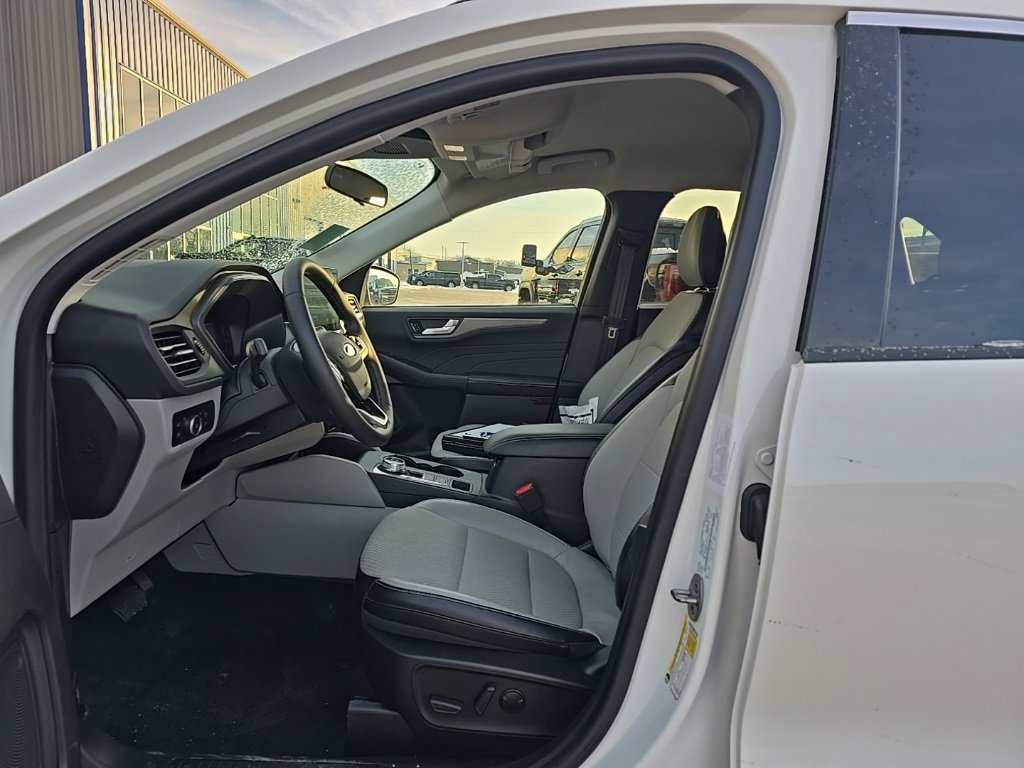 Used 2023 Ford Escape SE image 9